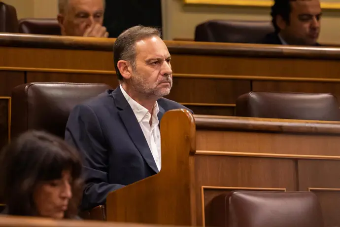 Ábalos presenta una querella por la auditoría de Puente sobre los contratos de mascarillas