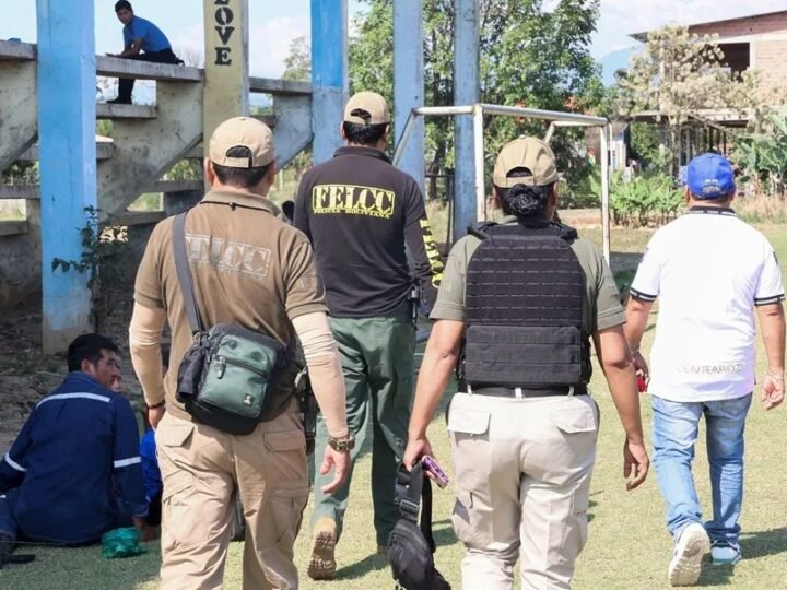 Candidato Andrónico Rodríguez es apedreado por una multitud tras votar en Bolivia