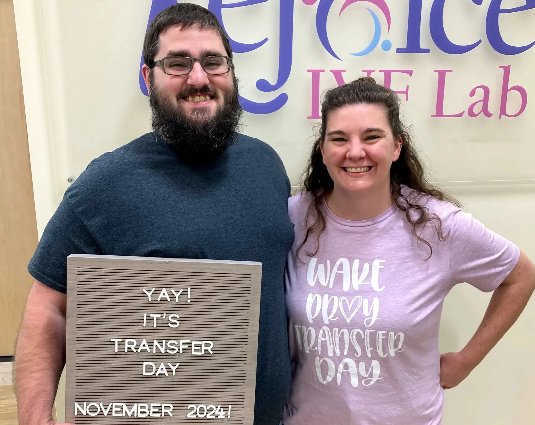 Un bebé, nacido de un embrión congelado hace más de 30 años, establece un nuevo récord mundial