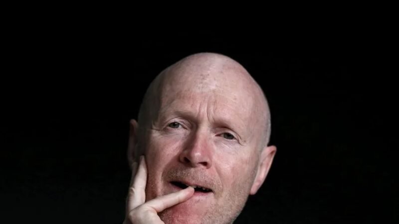 El guionista Paul Laverty es arrestado por usar una camiseta de apoyo a Palestina según EFE