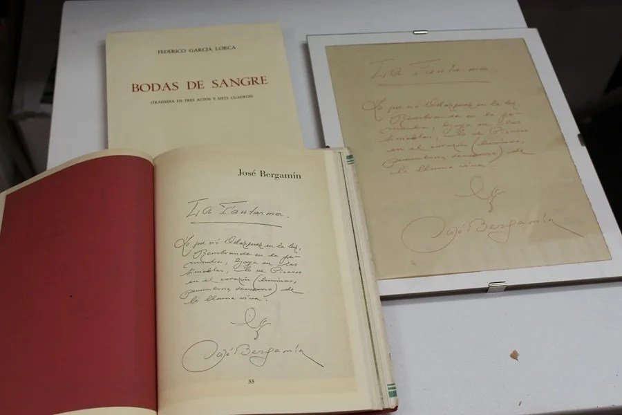 lo que se encuentra en la Feria del Libro Viejo en sus casetas