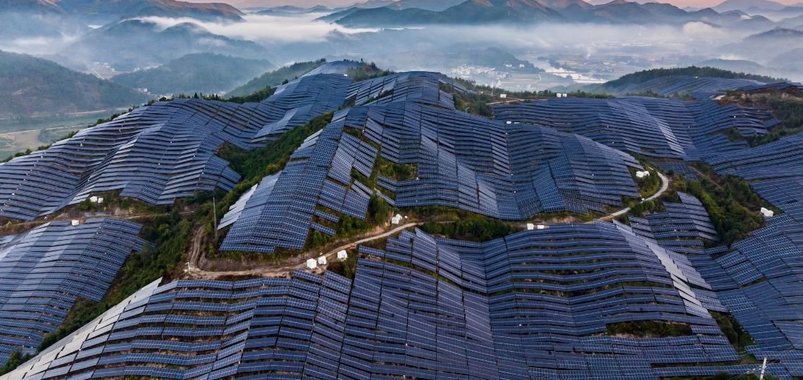 La meseta tibetana es crucial para la energía en China, aunque trae problemas ambientales