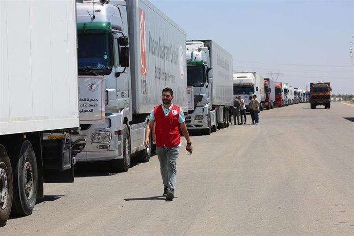 Israel inicia la entrega de más de 120 camiones de ayuda en el primer día de la pausa humanitaria