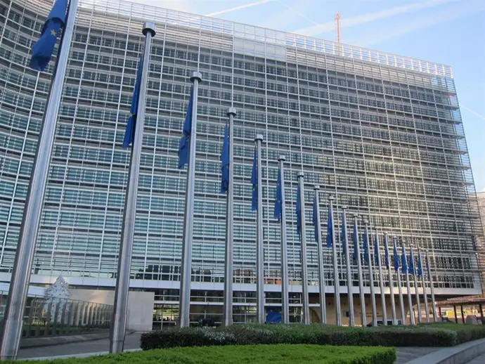 La comunidad creativa se une a los artistas y solicita a la Comisión Europea el cumplimiento de la