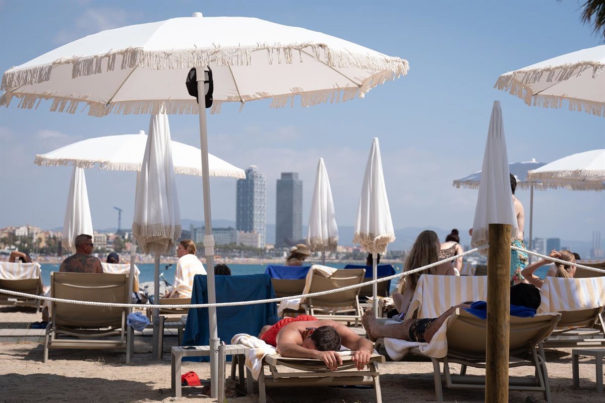España atrae a 44,5 millones de turistas hasta junio, que gastaron cerca de 60.000 millones, un