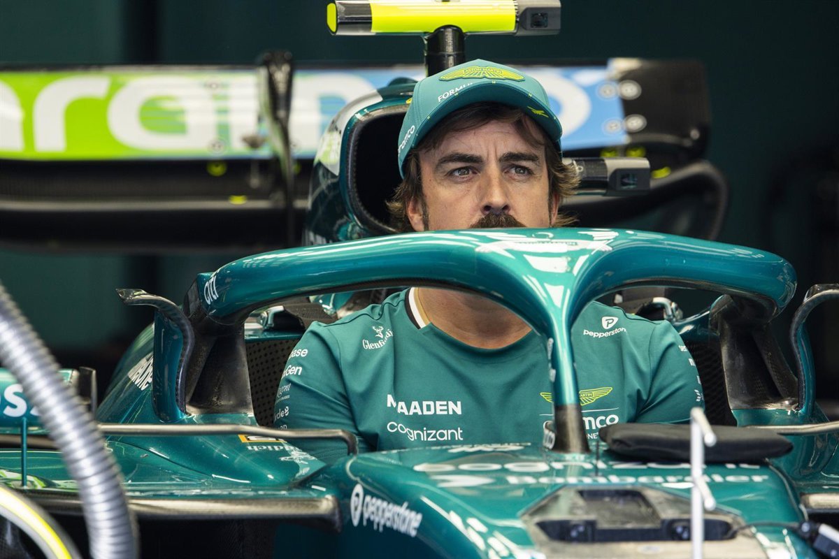 Alonso sorprende en la FP2 y señala: «Cualquiera pasaría dos semanas sentado
