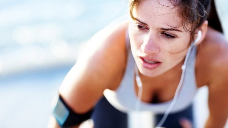 Cuándo evitar el ejercicio en verano: horarios riesgosos y opciones seguras.
