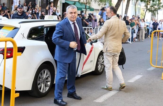 Santos Cerdán defiende su inocencia: «No he cometido lo que afirma la UCO». Albares critica la