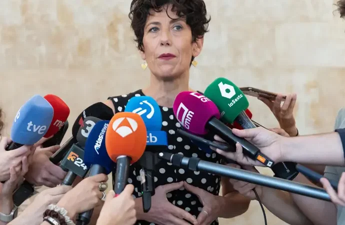 Elma Saiz rechaza que Cataluña tenga «privilegios» en la propuesta de financiación autonómica