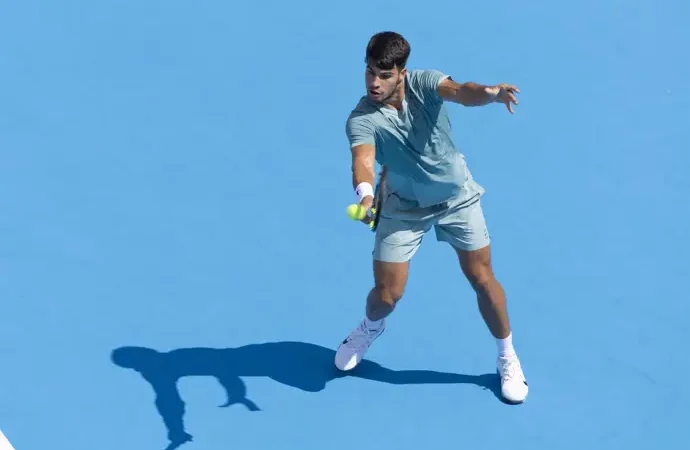 Alcaraz inicia su participación con triunfo y se une a Bautista en la tercera ronda de Cincinnati