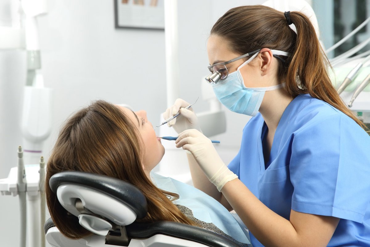 Dentistas advierten sobre los daños irreversibles del uso inadecuado de férulas para bruxismo