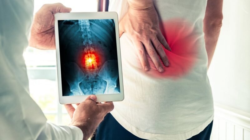 Dolor de espalda en verano: precauciones con el aire acondicionado y actividades acuáticas
