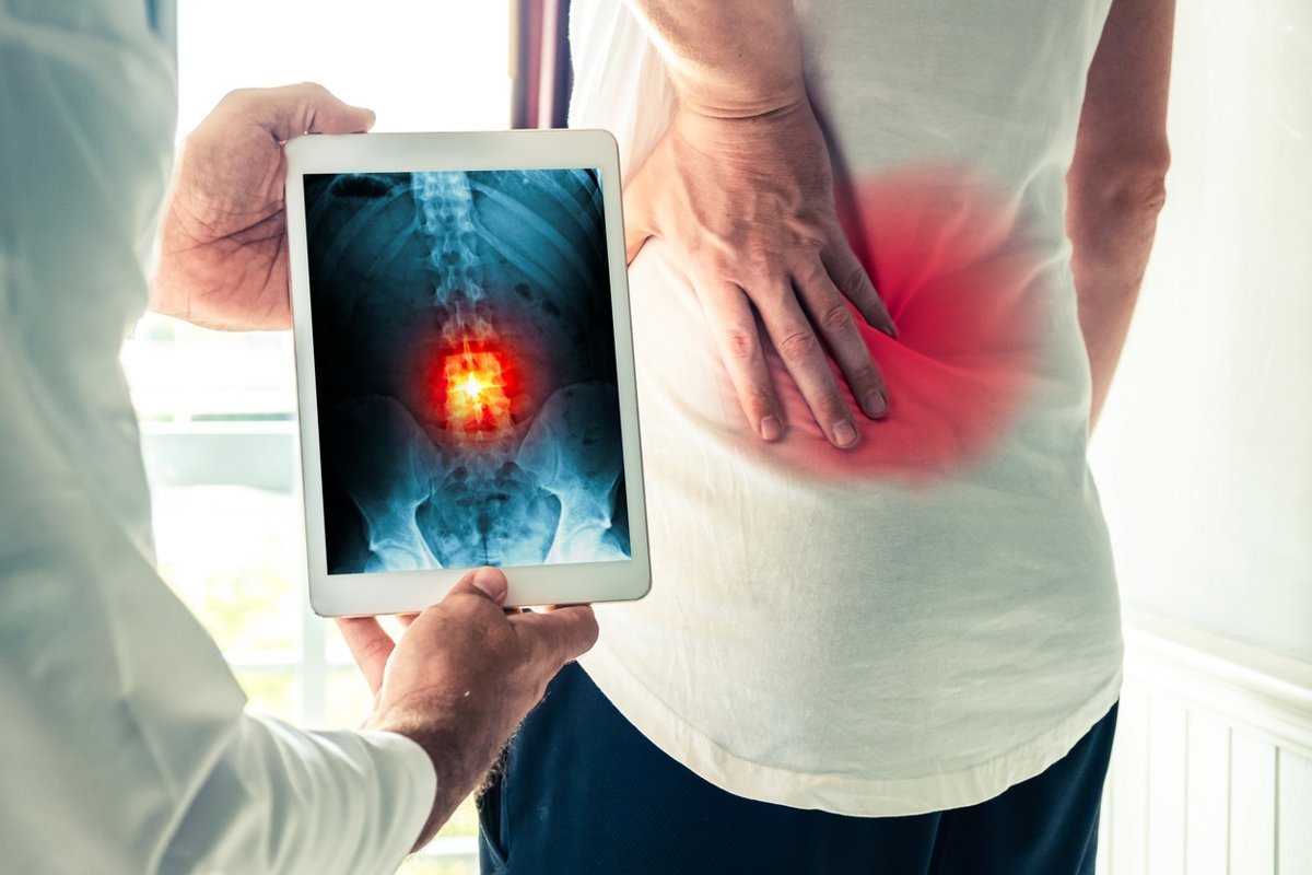 Dolor de espalda en verano: precauciones con el aire acondicionado y actividades acuáticas