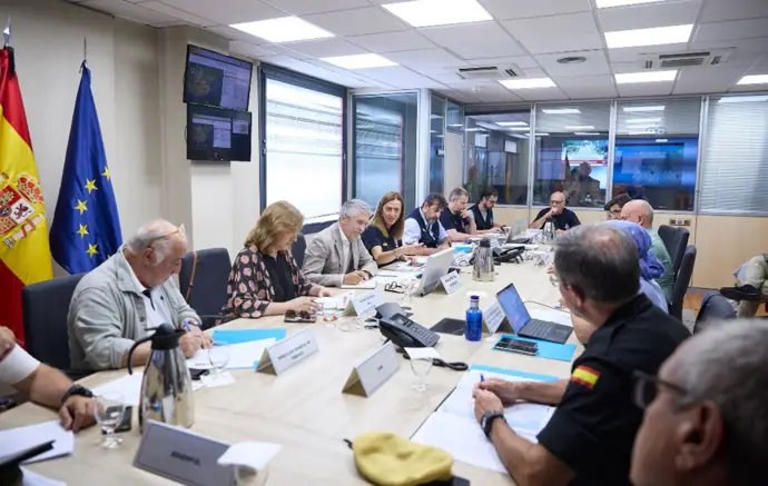 Interior analiza la coordinación y evolución de los incendios en una reunión con Marlaska, el