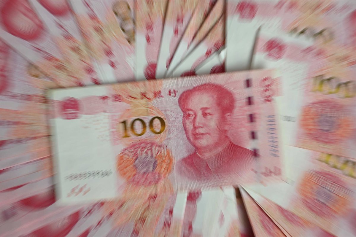 China muestra signos de desaceleración con la caída en la industria y el comercio minorista