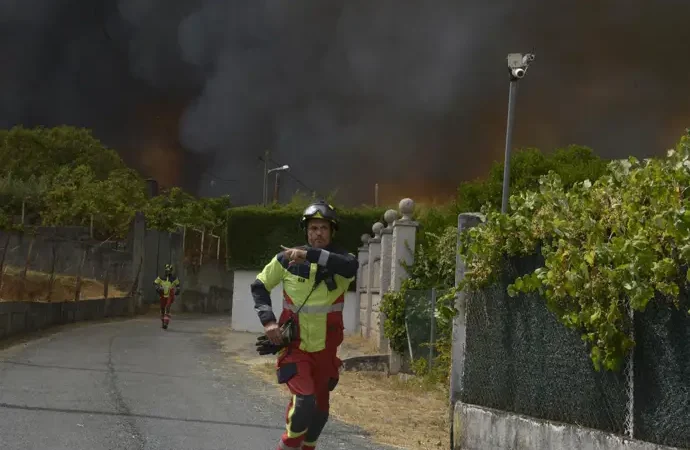 El Rey, en contacto con el Gobierno y las autonomías por los incendios, pide actuar con urgencia