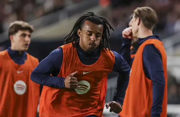Koundé extiende su contrato con el FC Barcelona hasta 2030, consolidando su futuro en el club