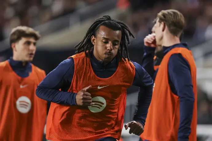 Koundé extiende su contrato con el FC Barcelona hasta 2030, consolidando su futuro en el club