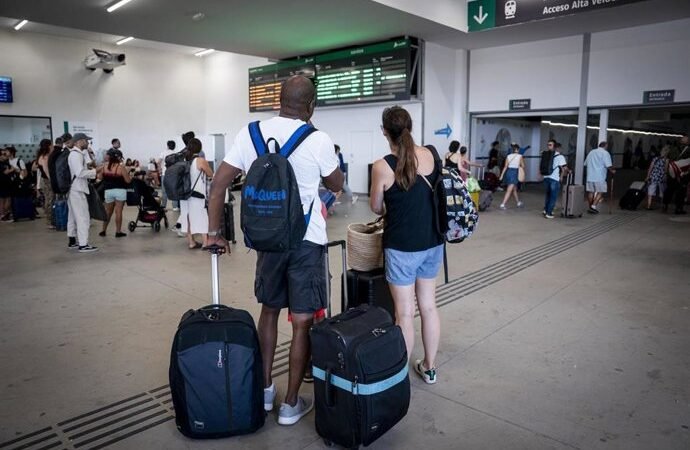 El servicio AVE entre Madrid y Galicia permanecerá suspendido hoy
