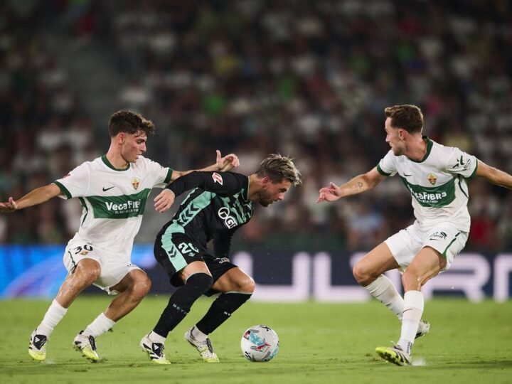 El Elche logra un empate frente al Betis en su regreso a Primera división