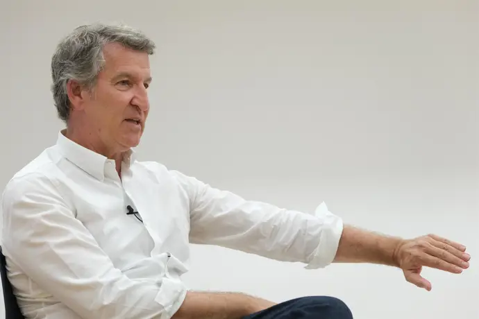 Feijóo critica que Montero aspire a ser candidata en Andalucía y siga como ministra de Hacienda.