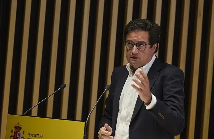 Óscar López se muestra «indignado» por la imputación de Begoña Gómez y critica a Peinado por