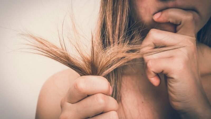 Daños solares en el cabello: consejos para prevenir sequedad y decoloración, según dermatóloga