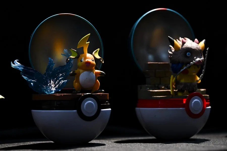 De cartas inusuales a una bolsa de patatas por 1.210 euros: el fenómeno Pokémon genera entusiasmo