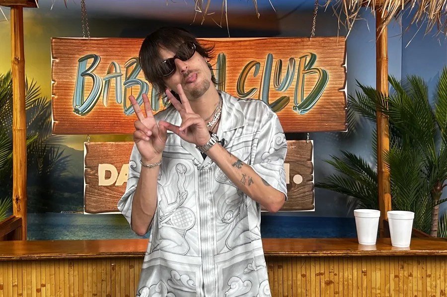 Danny Ocean entra al ‘Babylon Club’ para silenciar el caos que agobia al mundo.