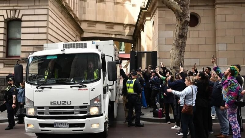 Condenan a cadena perpetua a mujer australiana por el homicidio de tres familiares con setas