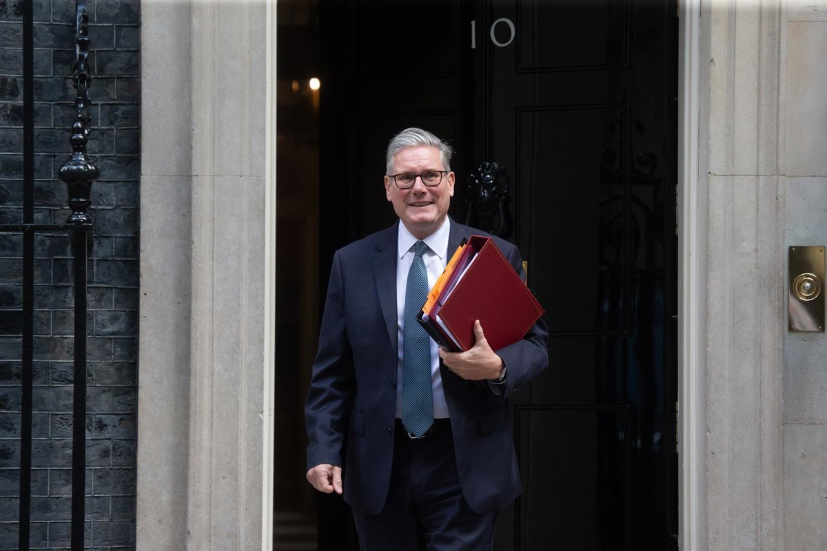 El primer ministro del Reino Unido reorganiza su gabinete tras la renuncia de su segundo al mando
