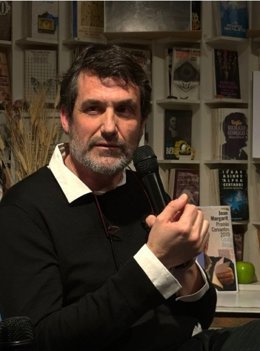 Marc Colell, ganador del Premio de Novela Café Gijón 2025 por su obra ‘Las crines’