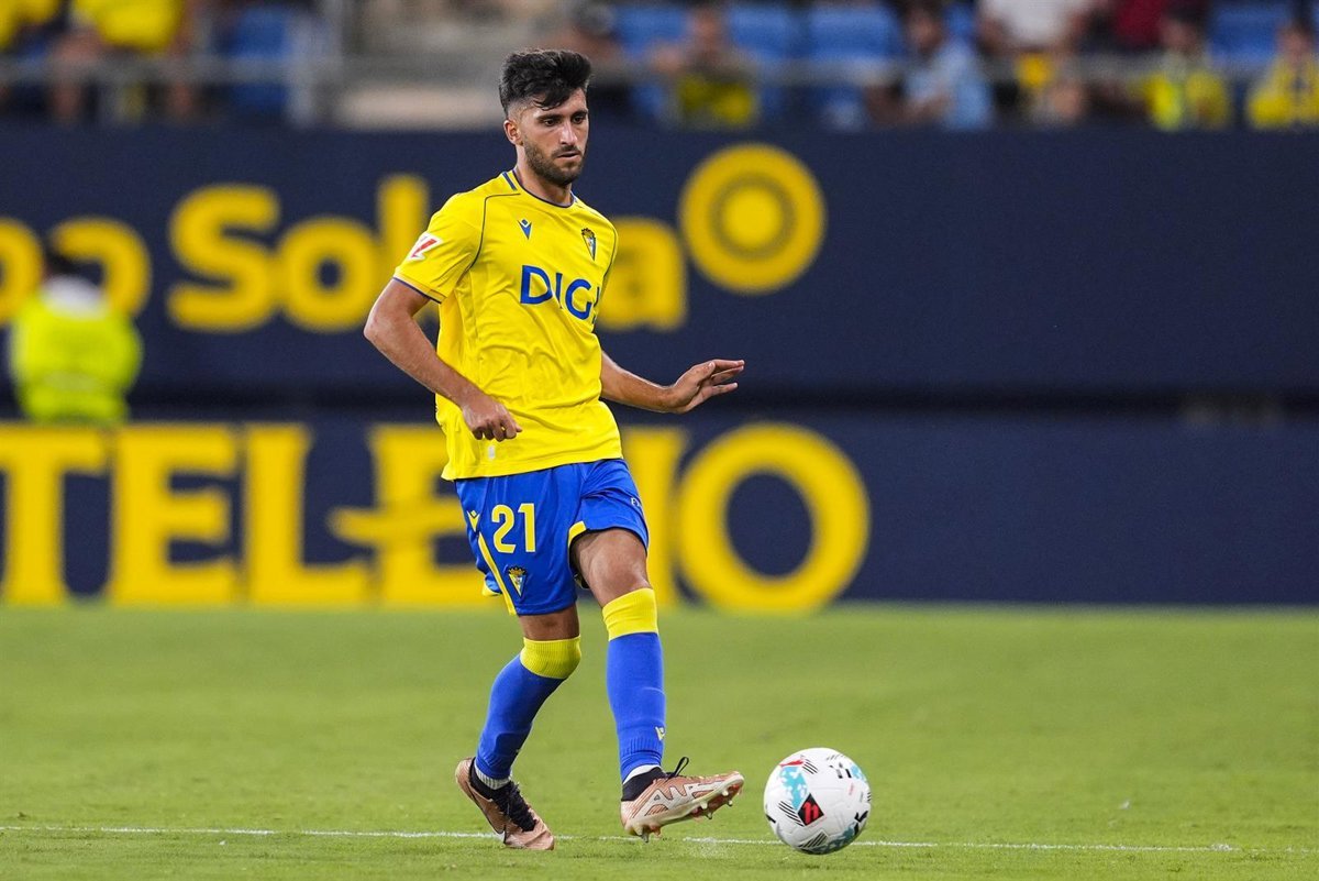 Valladolid, Cádiz y Deportivo de La Coruña presionan al líder Racing de Santander en la