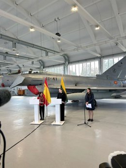 Lituania solicita a Robles la intervención de cazas españoles, mientras la ministra defiende la