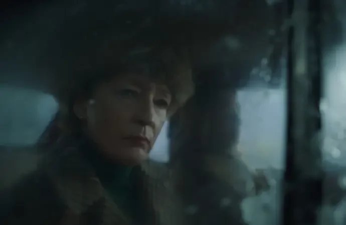 Kasia Adamik dirige ‘La conspiración del cuervo’: Europa olvida el significado de un régimen