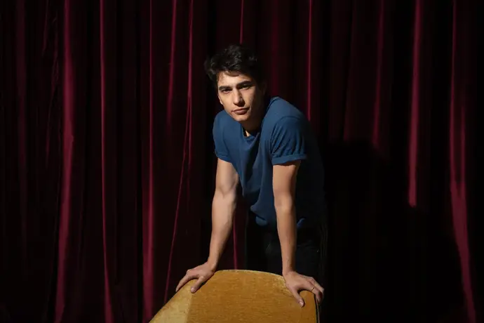 Enzo Vogrincic comienza su trayectoria literaria con «La sociedad de la nieve»: el dolor genera