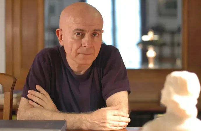 Hugo Mujica se alza con el Premio Loewe de Poesía 2025 por su obra ‘Las hojas, la brisa, y la luz’