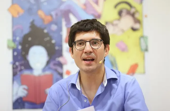 Paco Cerdà, Premio Nacional de Narrativa, aborda el traslado de los restos de Primo de Rivera en