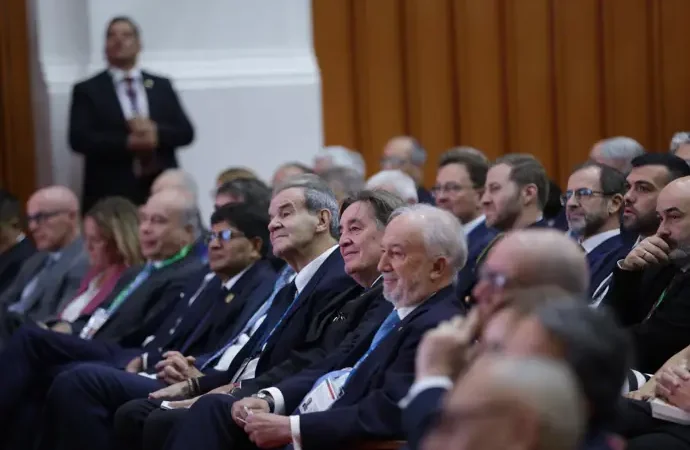 El Congreso de la Lengua concluye con éxito en Perú tras tensiones entre la RAE y Cervantes