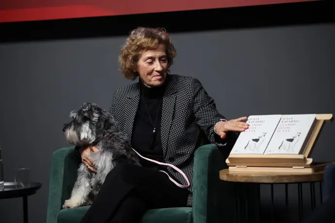 Julia Navarro publica ‘Cuando ellos se van’ en homenaje a los perros: «La Ley de Bienestar Animal