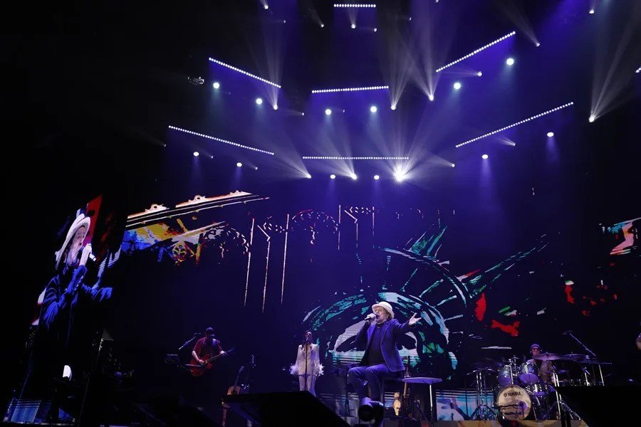 Sabina se despide con emoción en su «último y más importante» concierto de la vida