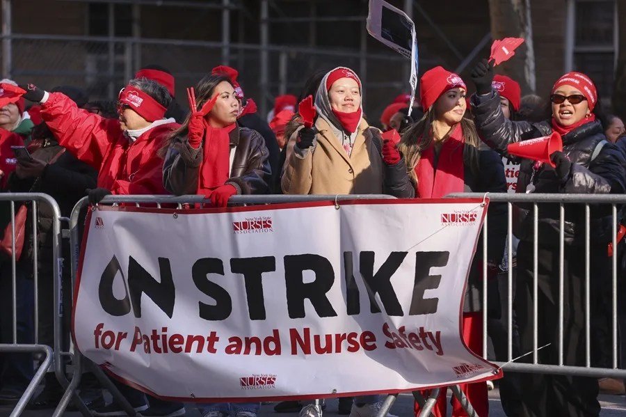 Las enfermeras de Nueva York se mantienen firmes en la huelga: «Cada día somos más fuertes
