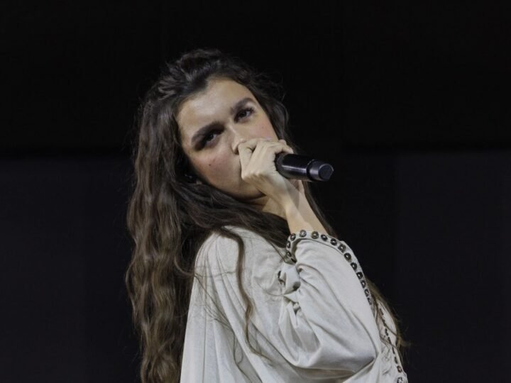 Amaia festeja su cumpleaños a lo grande en el Navarra Arena, rodeada de amigos y fans.