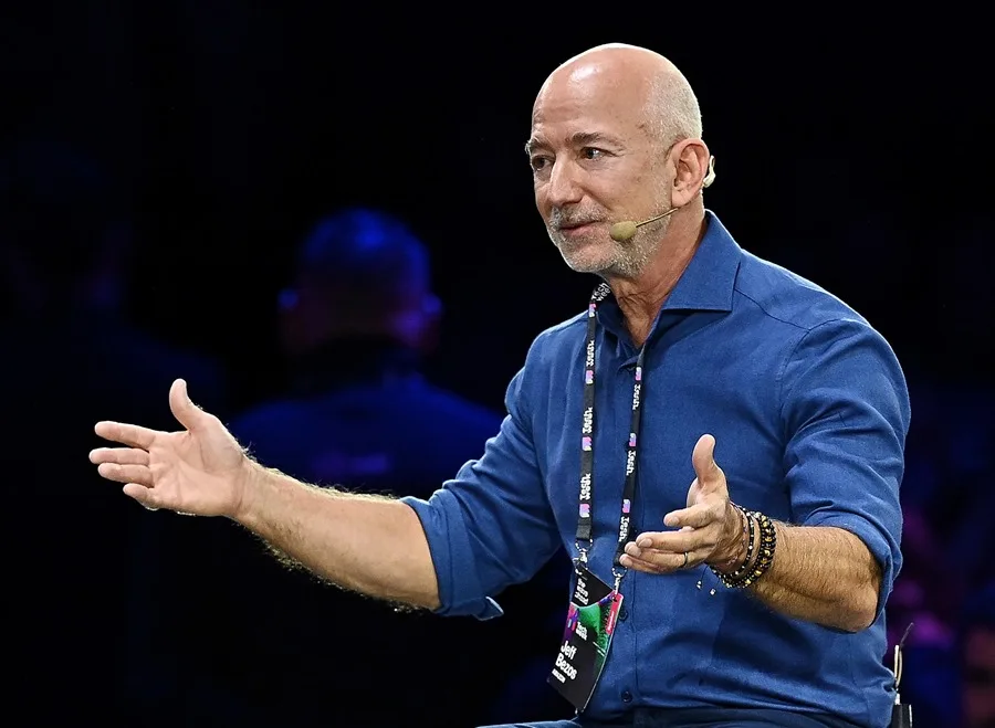 Blue Origin lanzará satélites para atender a gobiernos y centros de datos; se retira astronauta