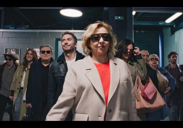 Nuevas películas llegan a la cartelera: ‘Marty Supreme’, ‘Aida y vuelta’ y un documental sobre