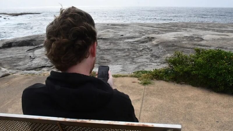 Diputados franceses aprueban prohibición de redes sociales para menores de 15 años y Microsoft