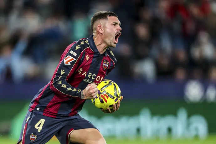 Levante, Oviedo y Girona inician el año lejos de casa y con la mira en la salvación