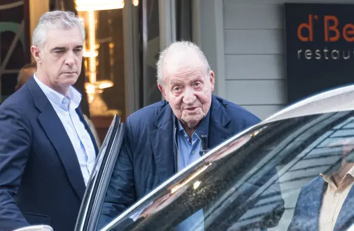 El emérito celebra 88 años en el exilio con su regreso a España en el aire y PSOE y Sumar