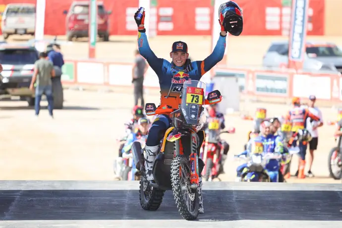 Edgar Canet se beneficia de la sanción a Branch y mantiene el liderazgo en motos del Dakar