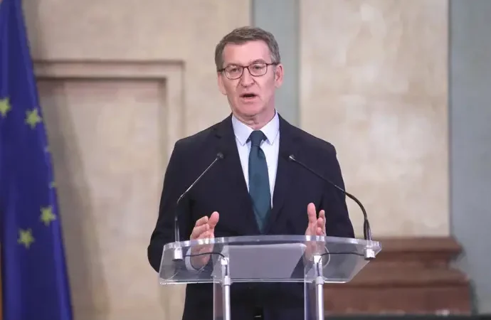 Feijóo se reúne con sus parlamentarios en A Coruña para discutir vivienda, empleo y regeneración